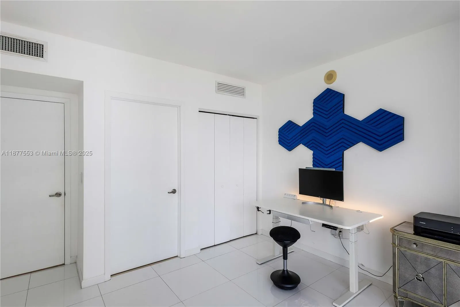 475 Brickell Ave, #4015