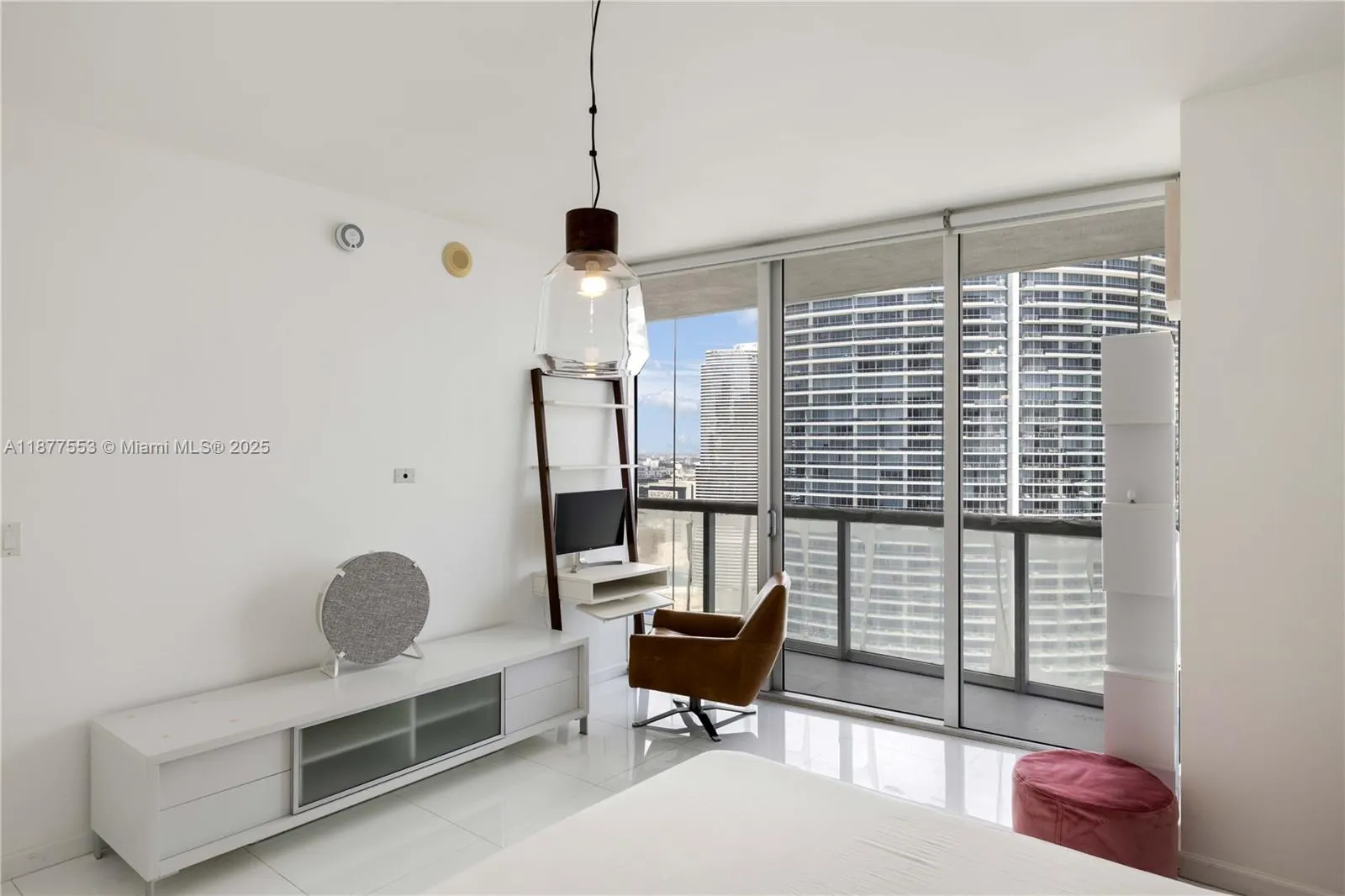 475 Brickell Ave, #4015