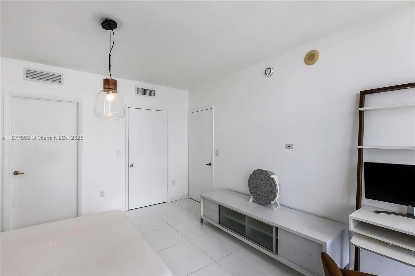 475 Brickell Ave, #4015