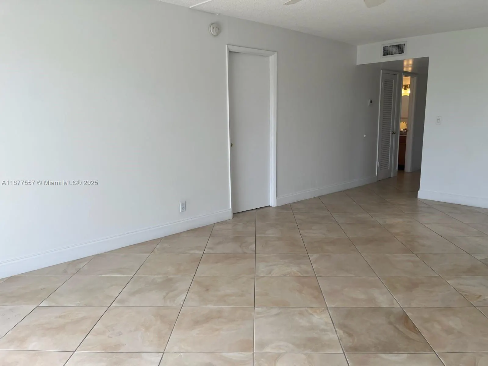 950 Hillcrest Dr, #302
