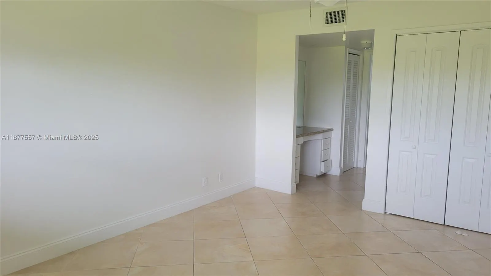 950 Hillcrest Dr, #302