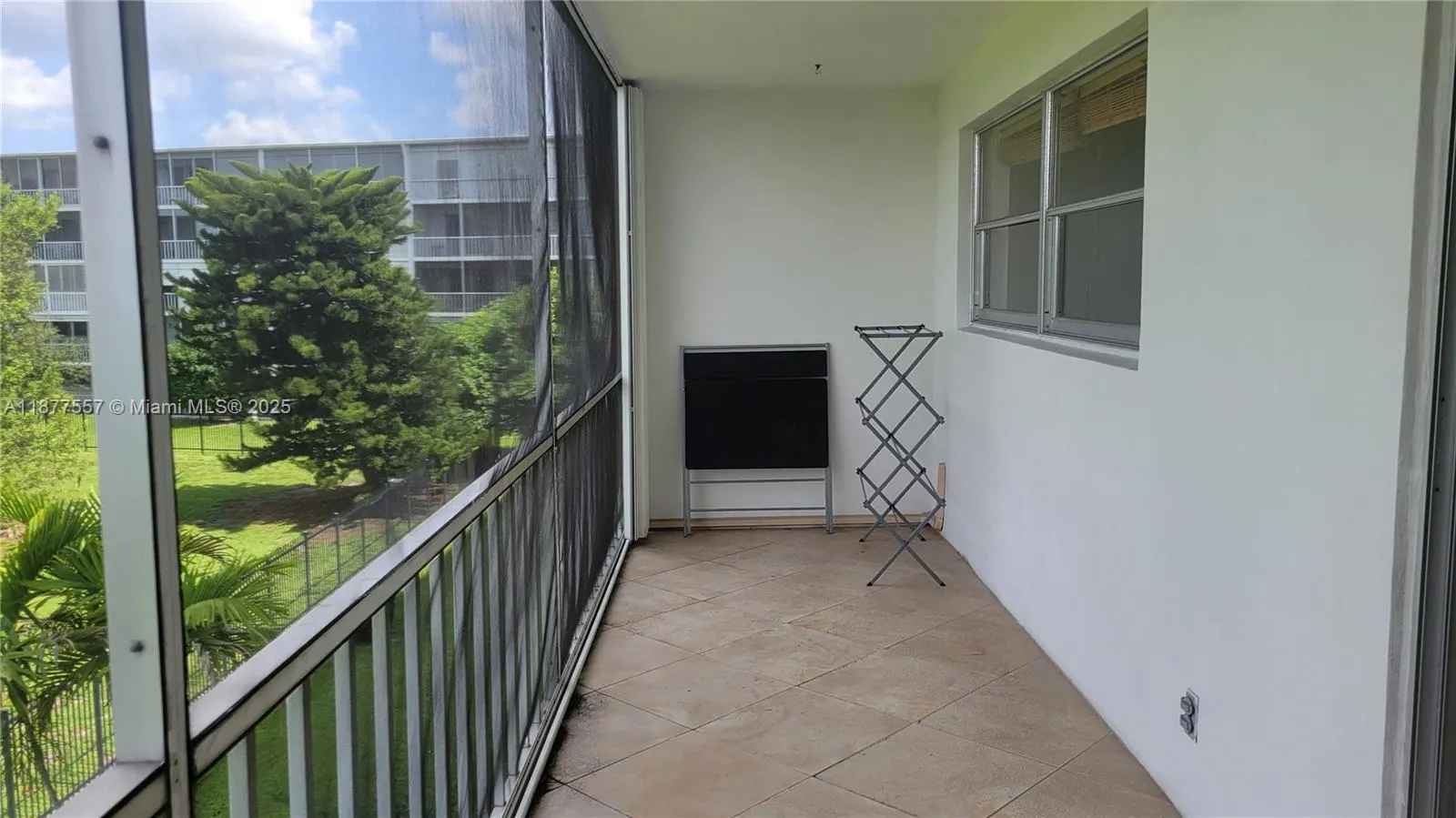 950 Hillcrest Dr, #302