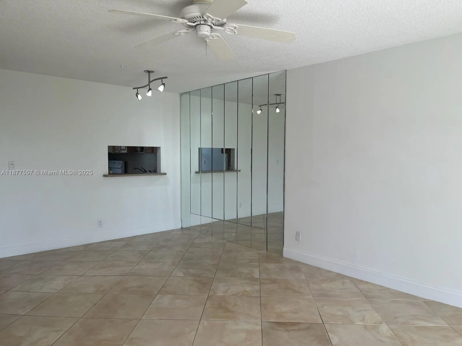 950 Hillcrest Dr, #302