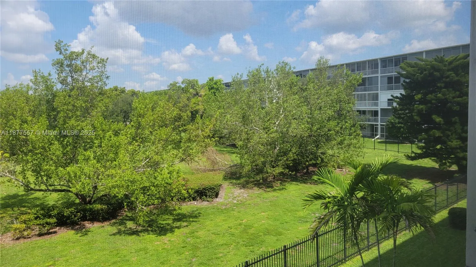 950 Hillcrest Dr, #302