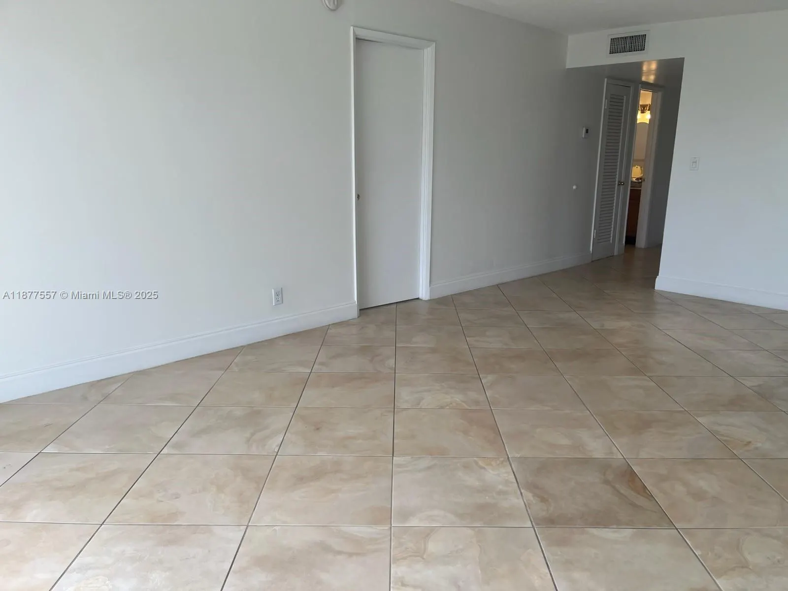 950 Hillcrest Dr, #302