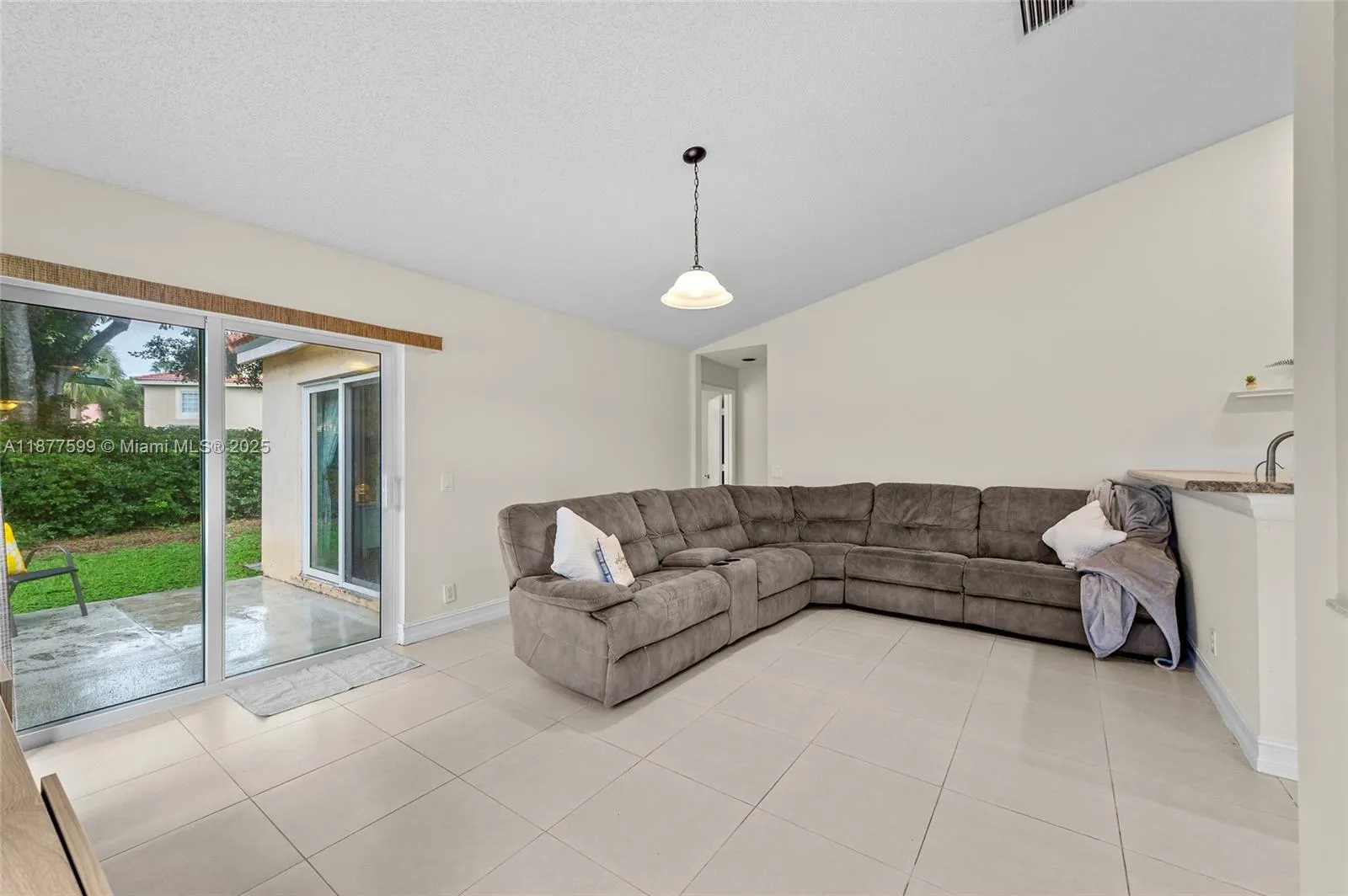 882 San Remo Dr