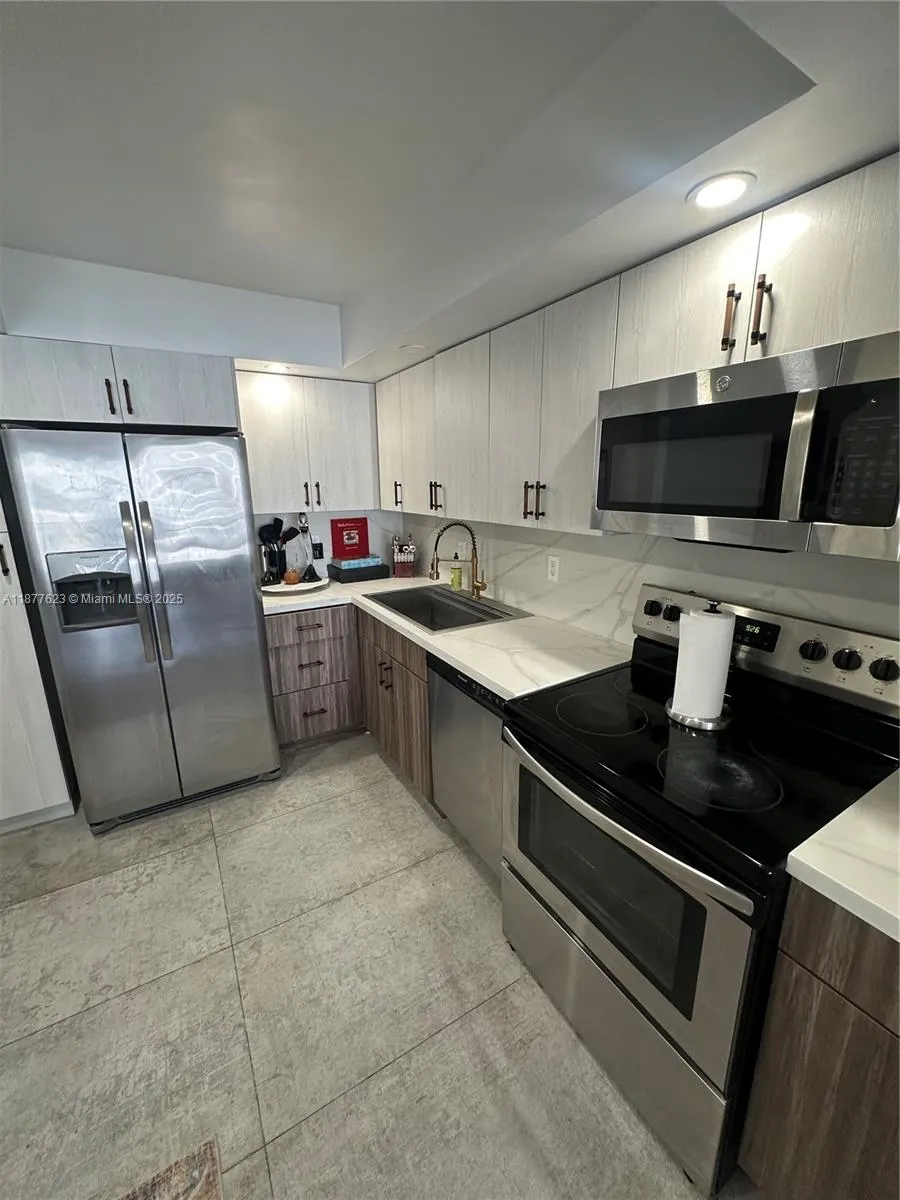 2401 S Ocean Dr, #2504