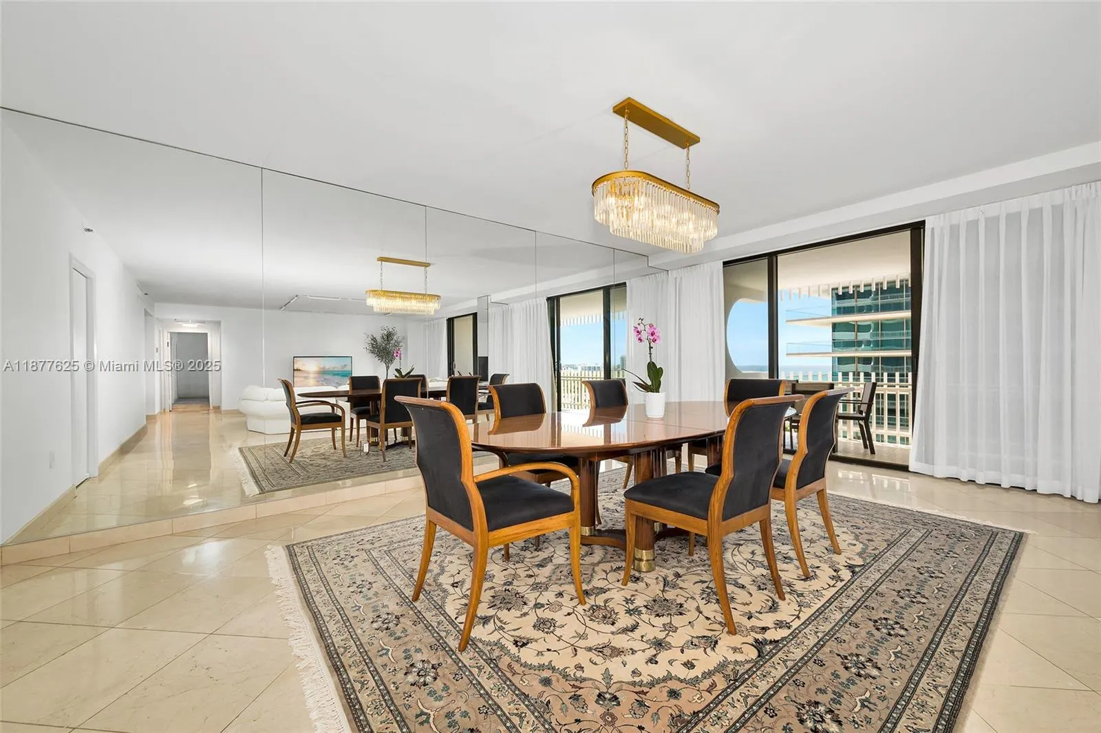 10205 Collins Ave, #807