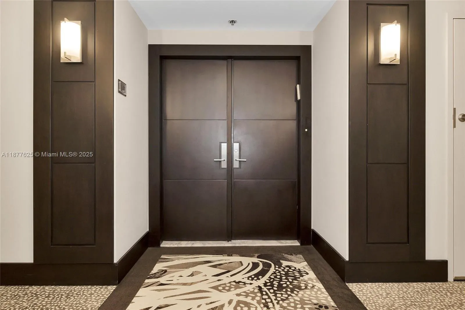 10205 Collins Ave, #807