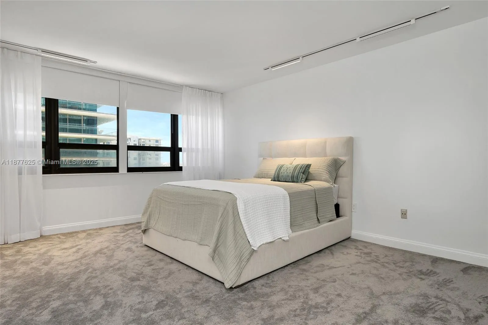 10205 Collins Ave, #807