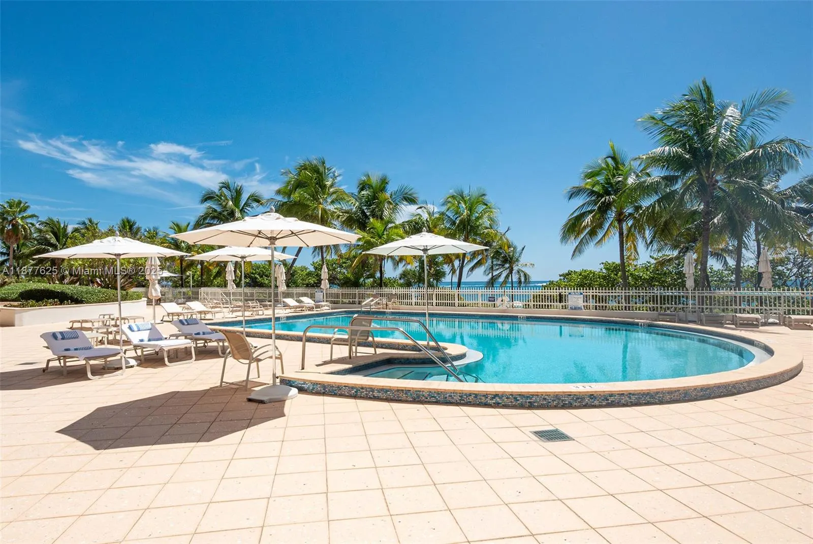 10205 Collins Ave, #807