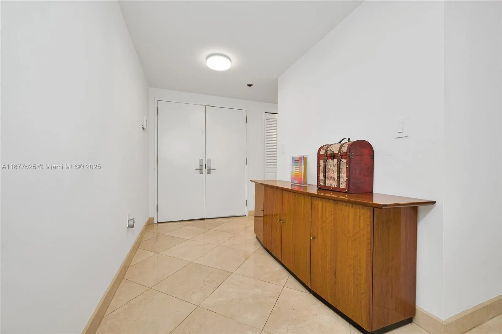 10205 Collins Ave, #807