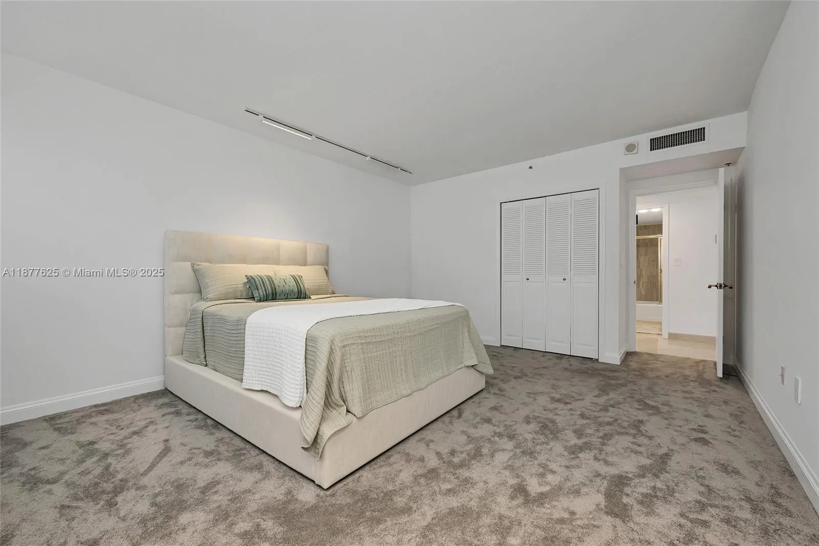 10205 Collins Ave, #807