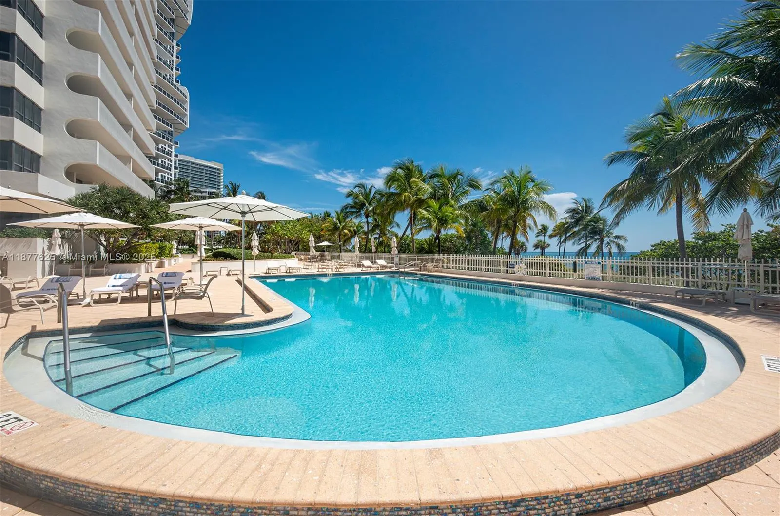 10205 Collins Ave, #807