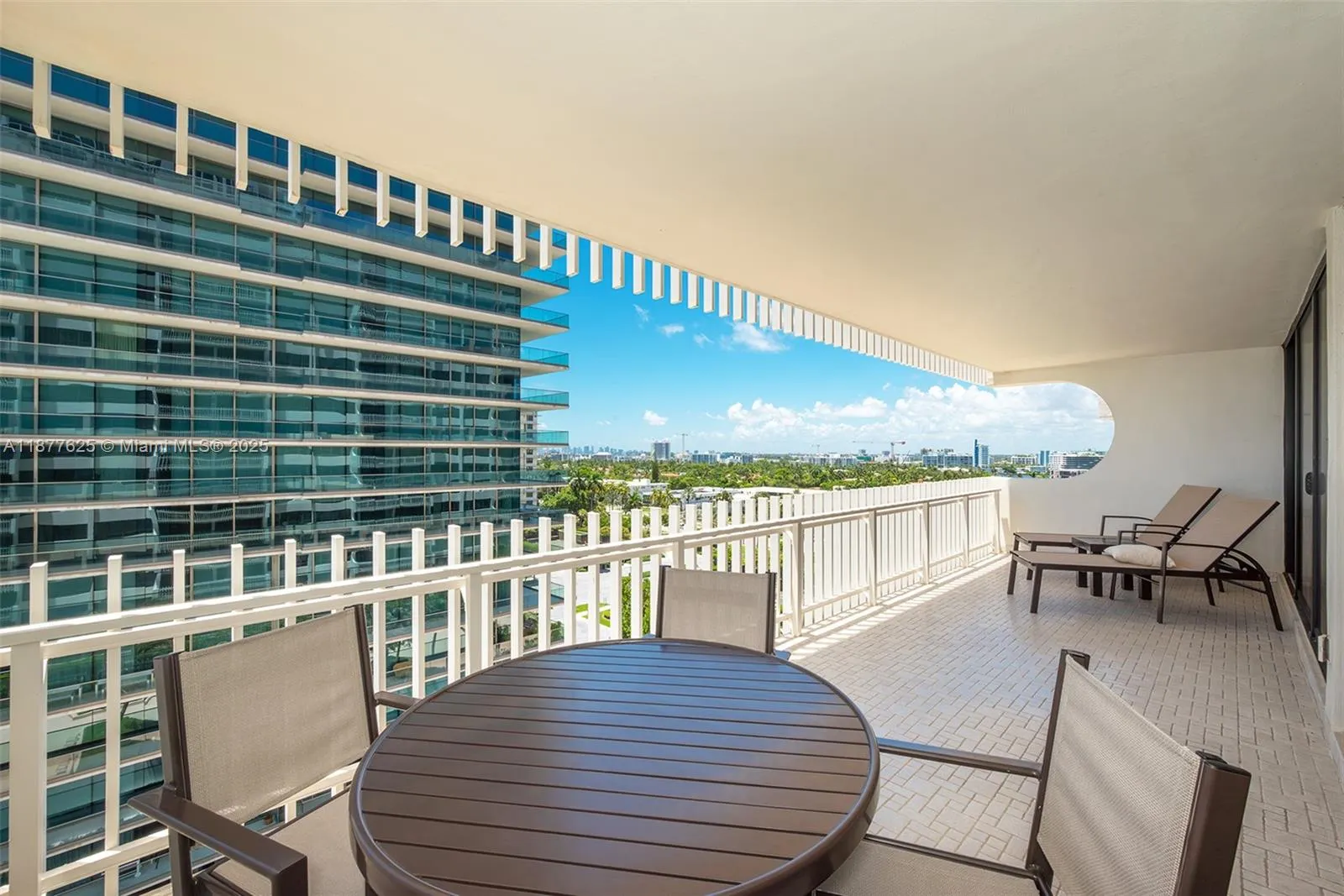 10205 Collins Ave, #807