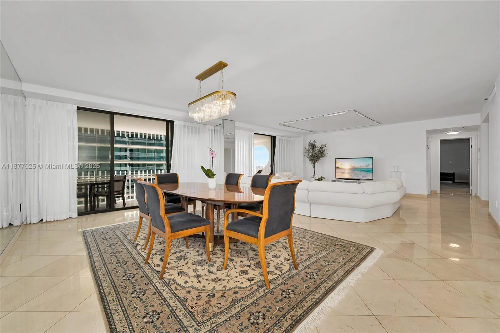 10205 Collins Ave, #807