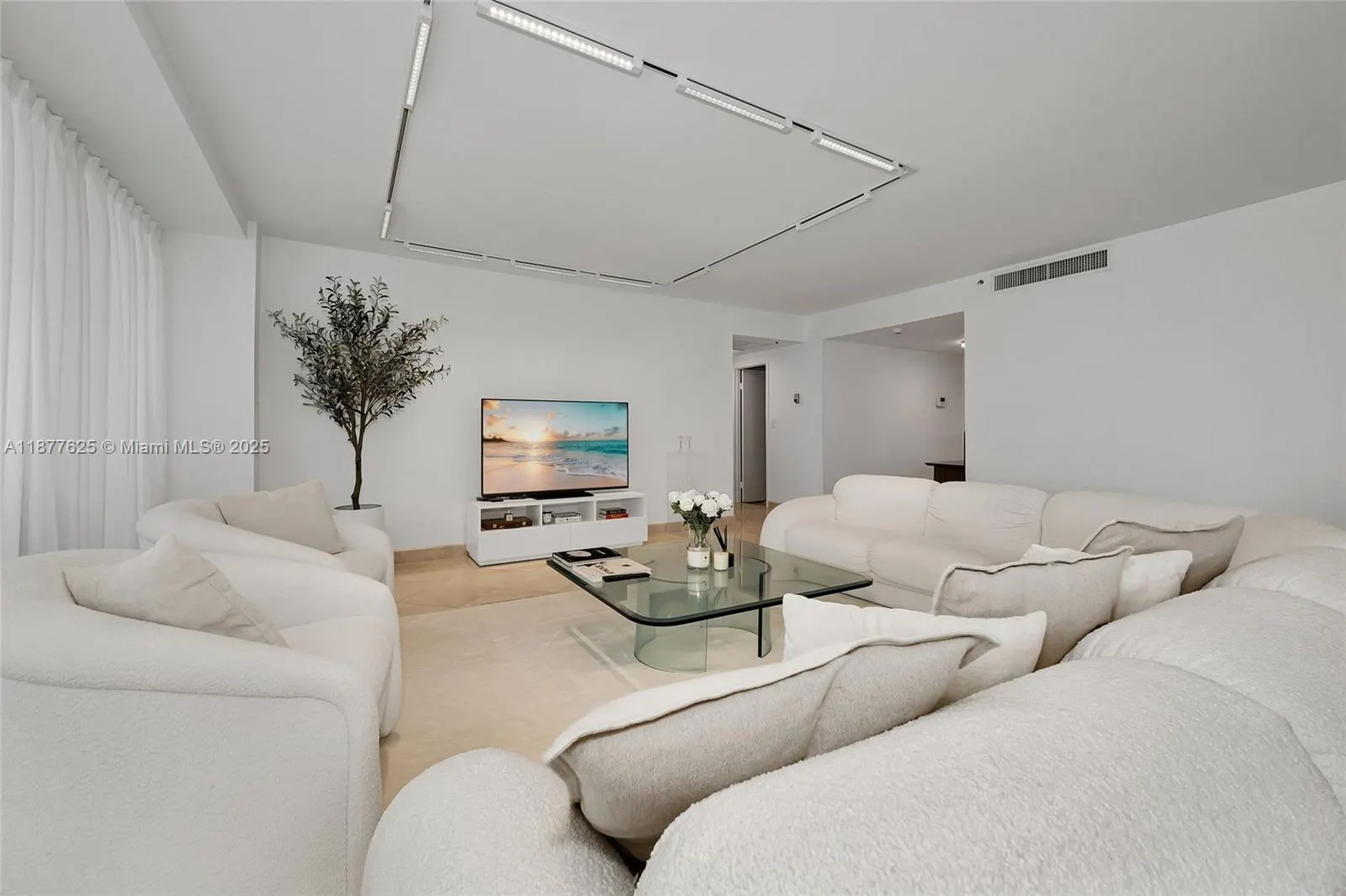 10205 Collins Ave, #807