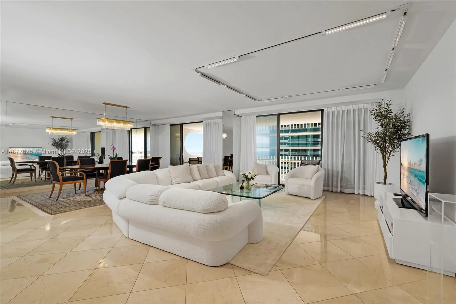 10205 Collins Ave, #807