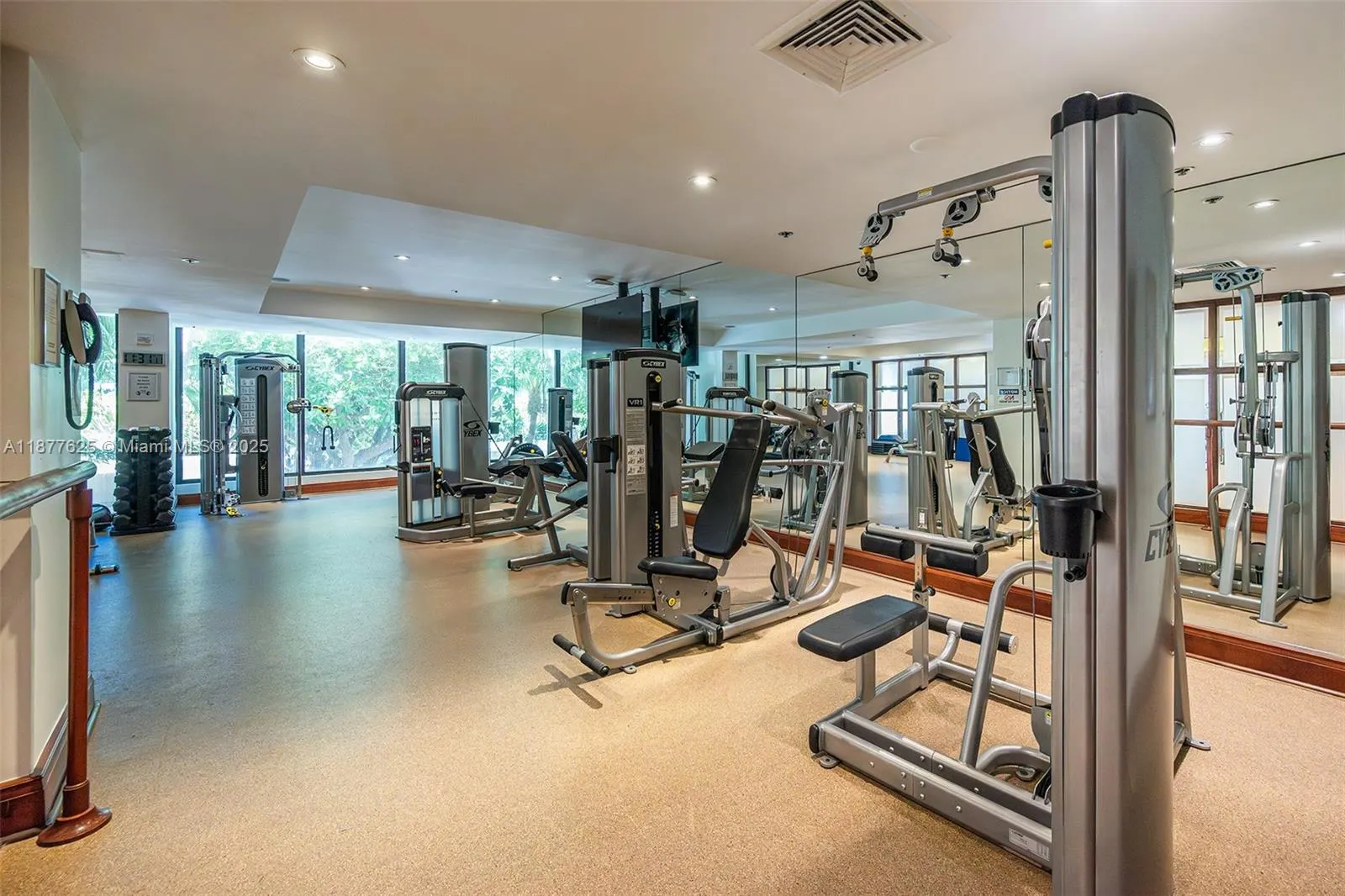 10205 Collins Ave, #807