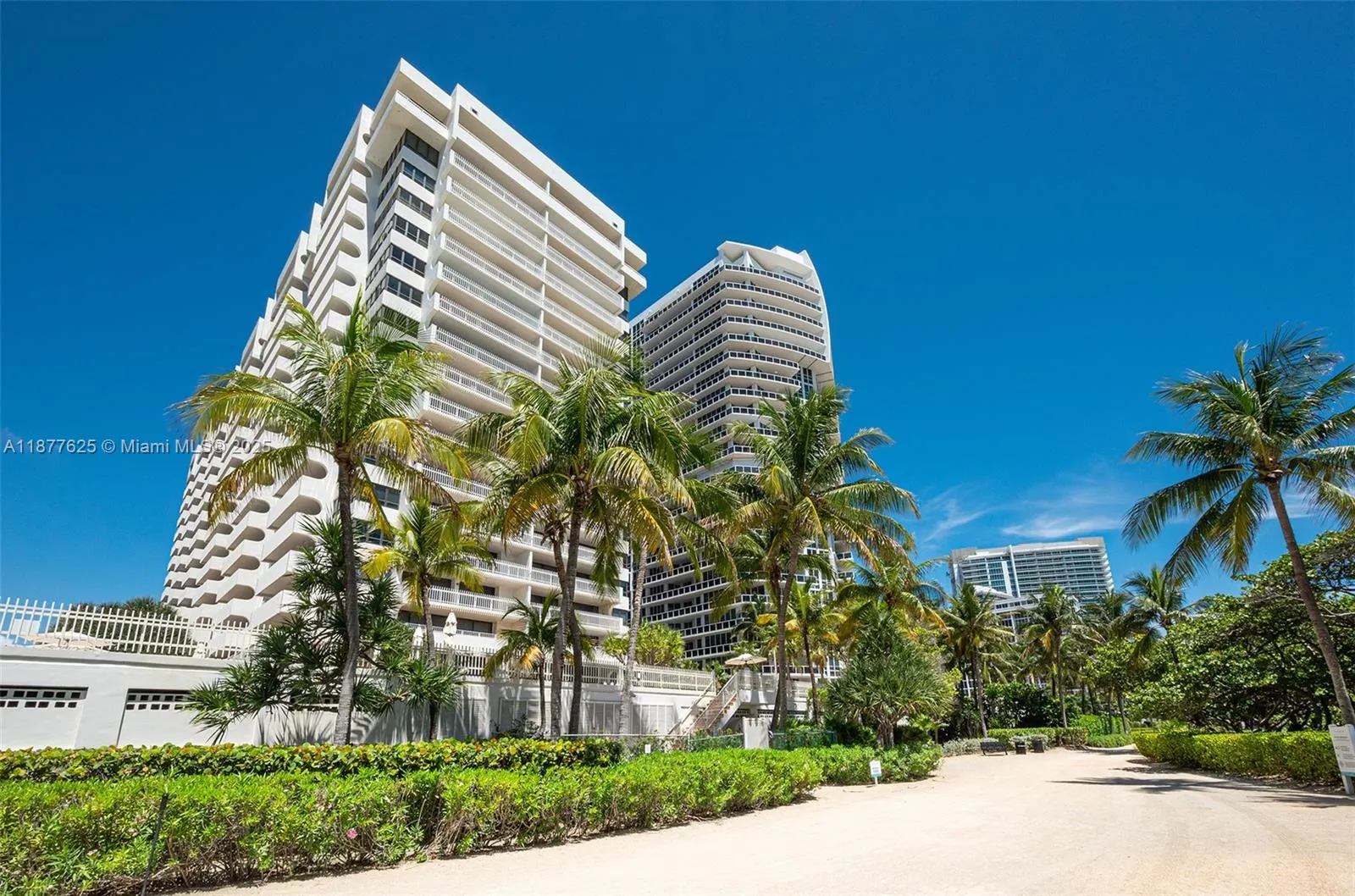 10205 Collins Ave, #807