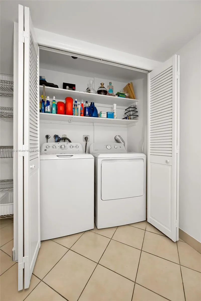 10205 Collins Ave, #807