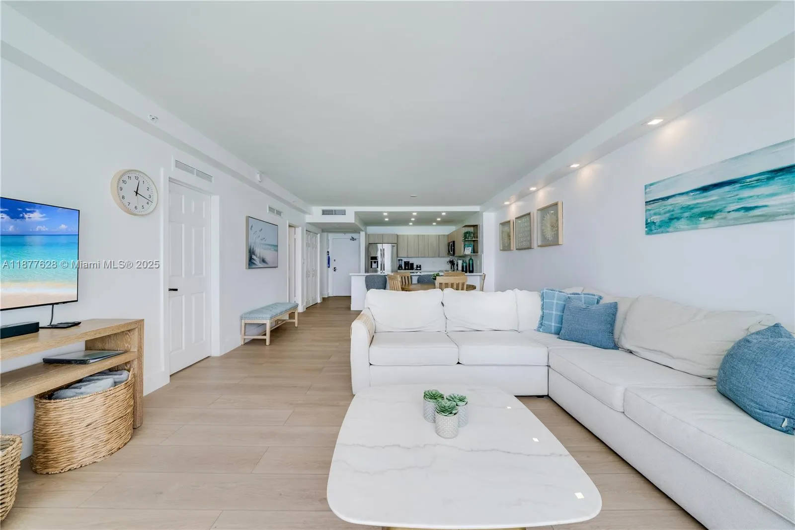 5601 Collins Ave, #1011