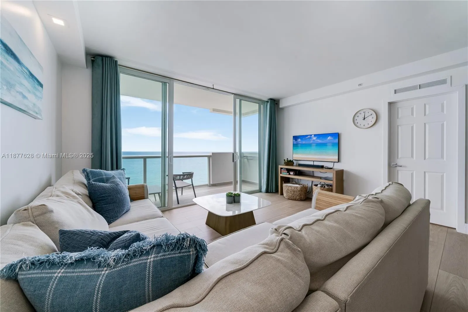 5601 Collins Ave, #1011