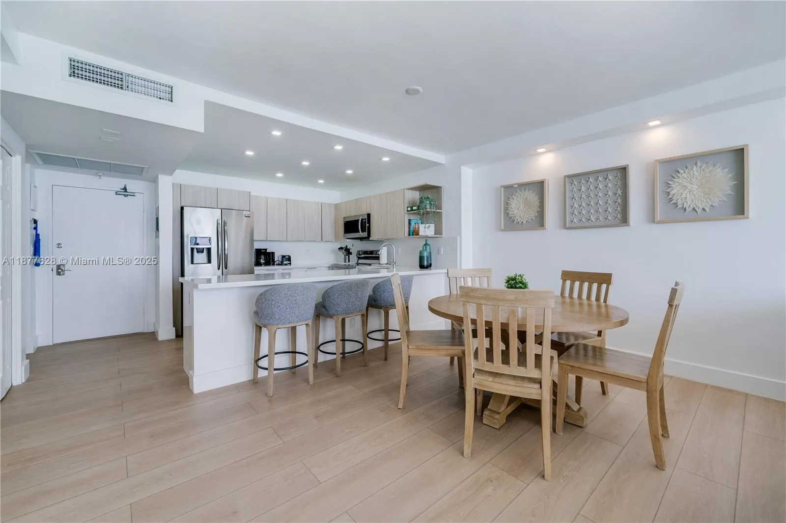 5601 Collins Ave, #1011