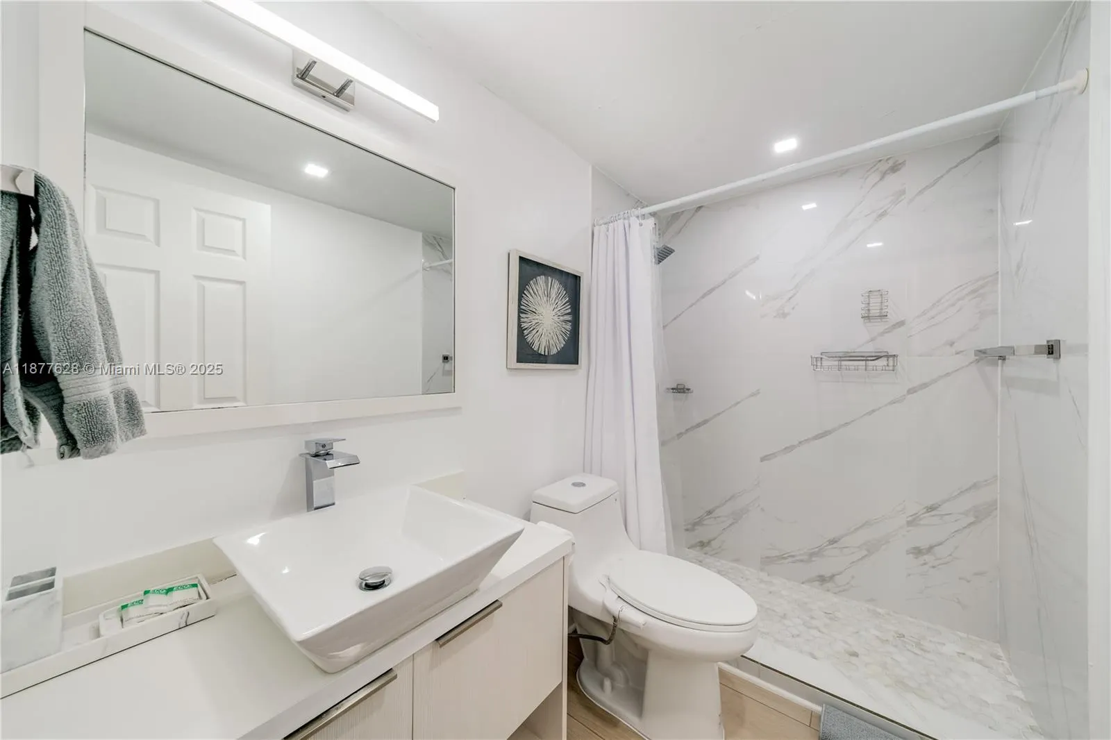 5601 Collins Ave, #1011
