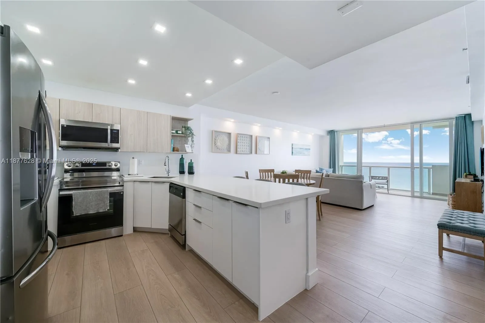 5601 Collins Ave, #1011