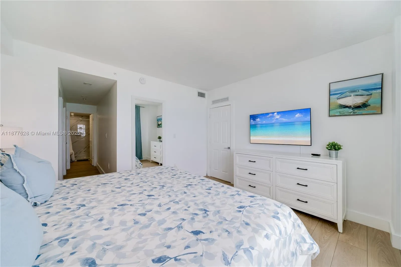 5601 Collins Ave, #1011