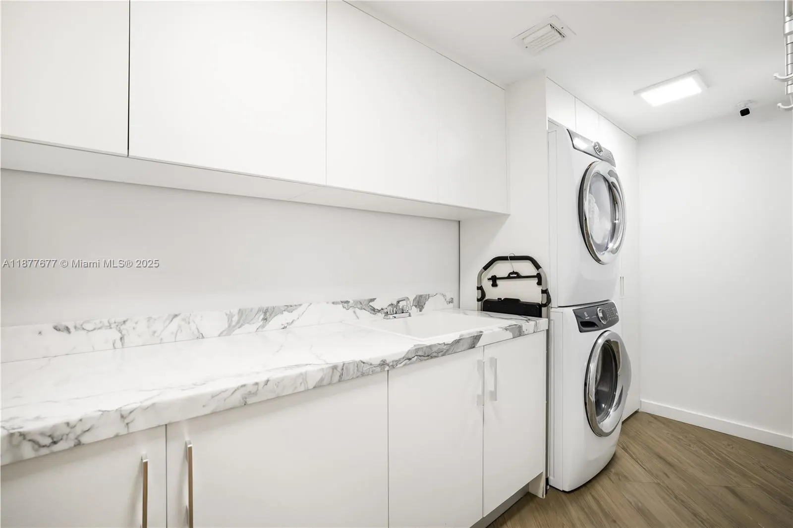 330 Sunny Isles Blvd, #5-2403