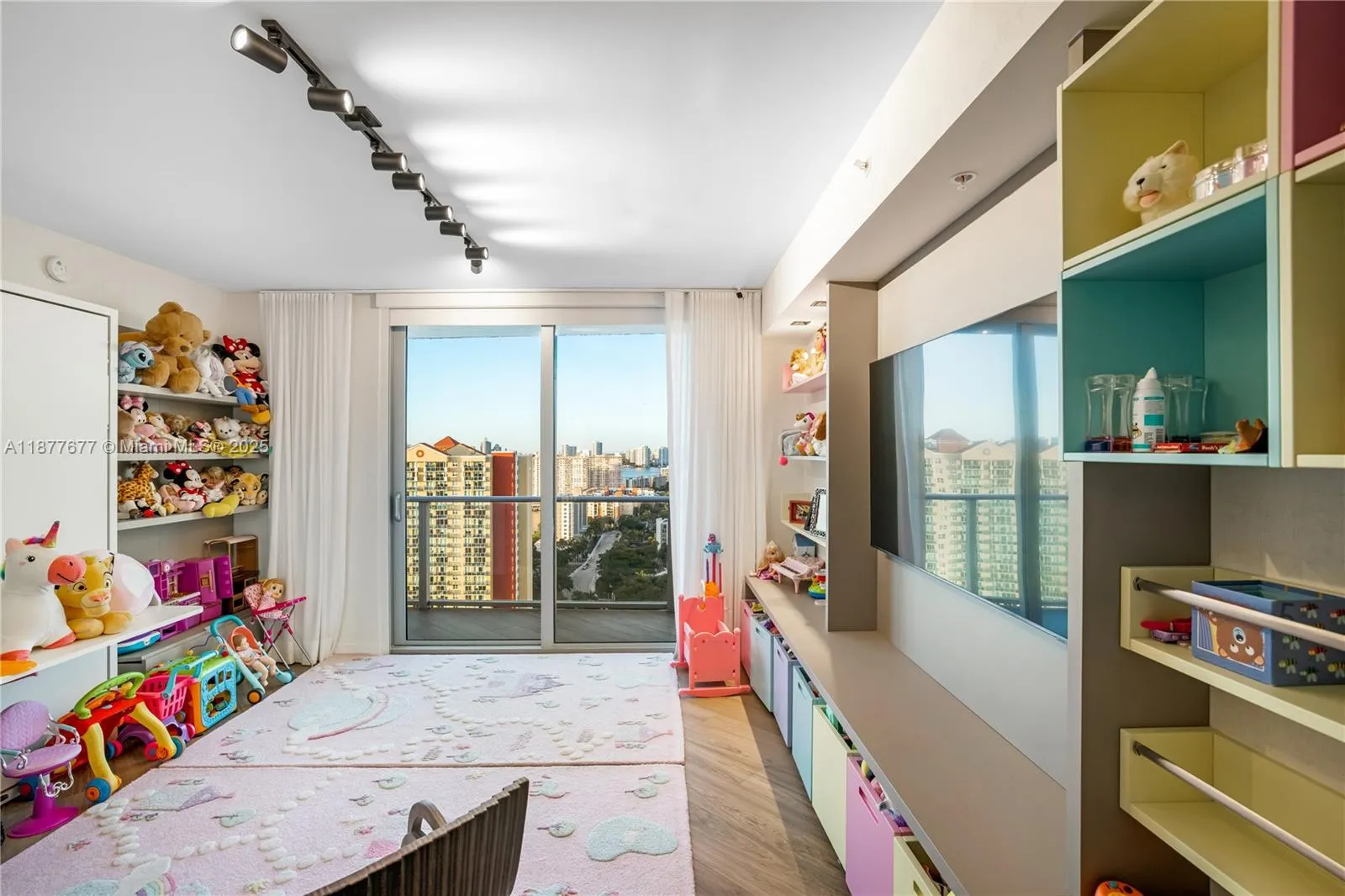 330 Sunny Isles Blvd, #5-2403