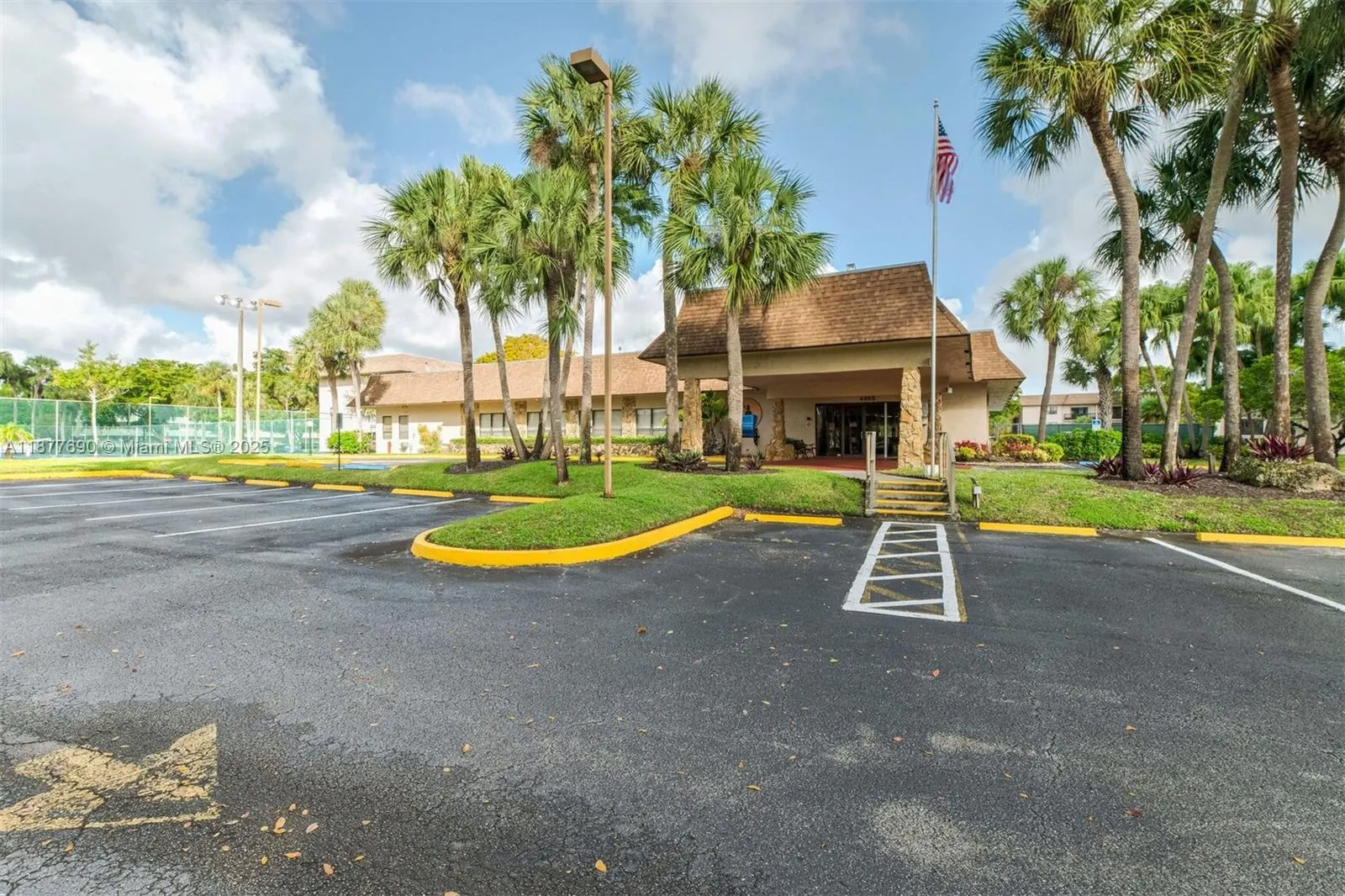 4955 E Sabal Palm Blvd, #305