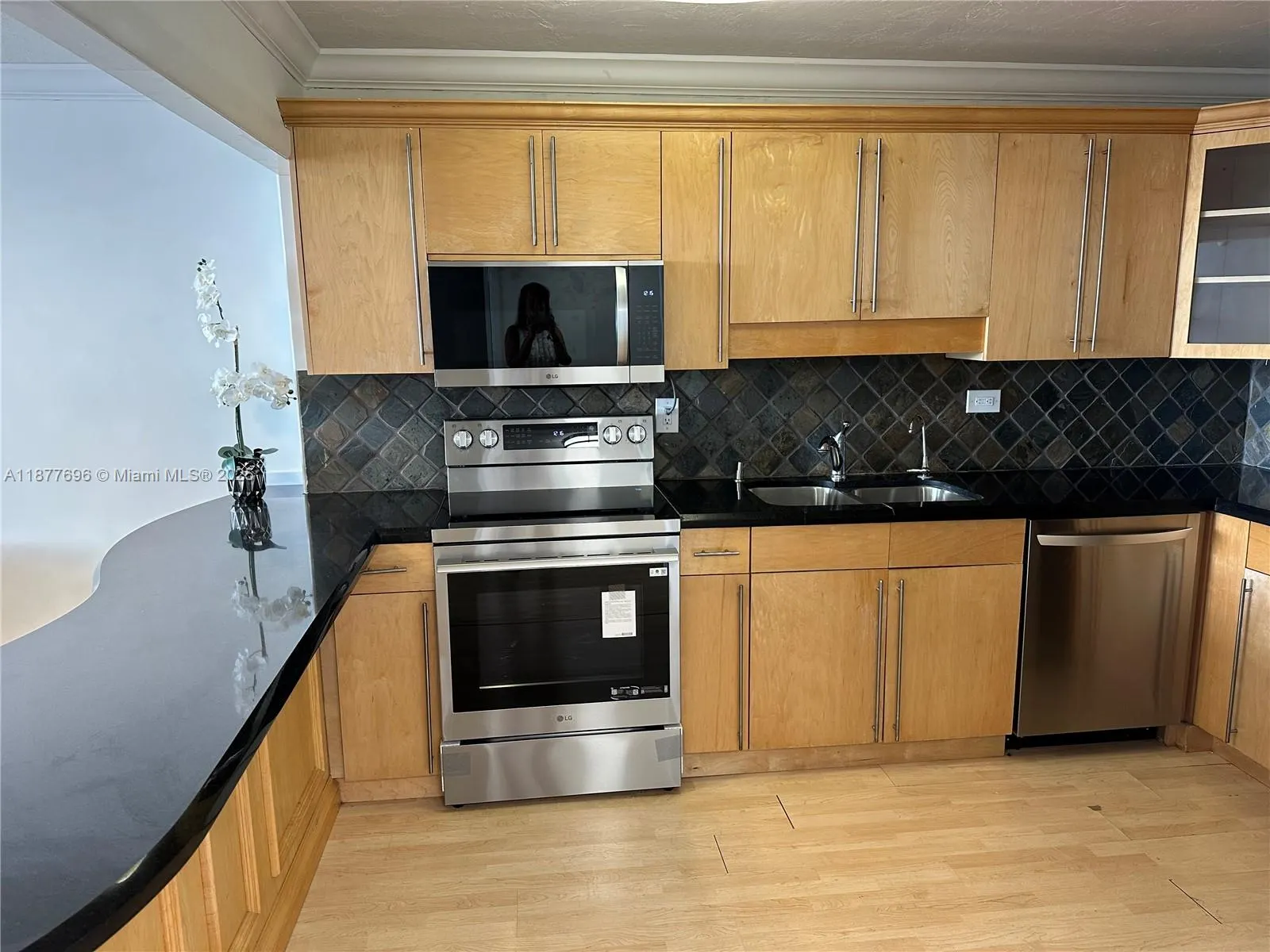6039 Collins Ave, #PH21