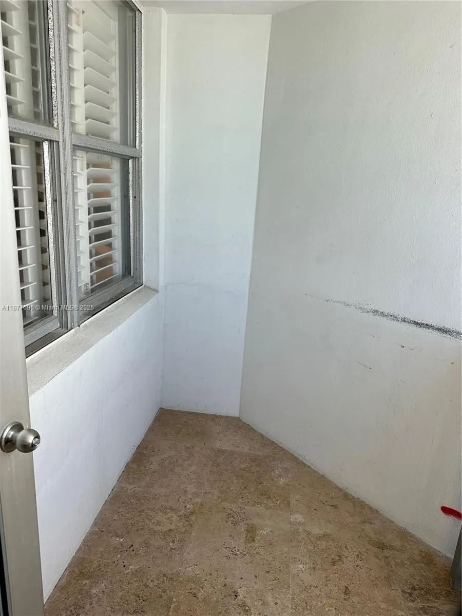 6039 Collins Ave, #PH21
