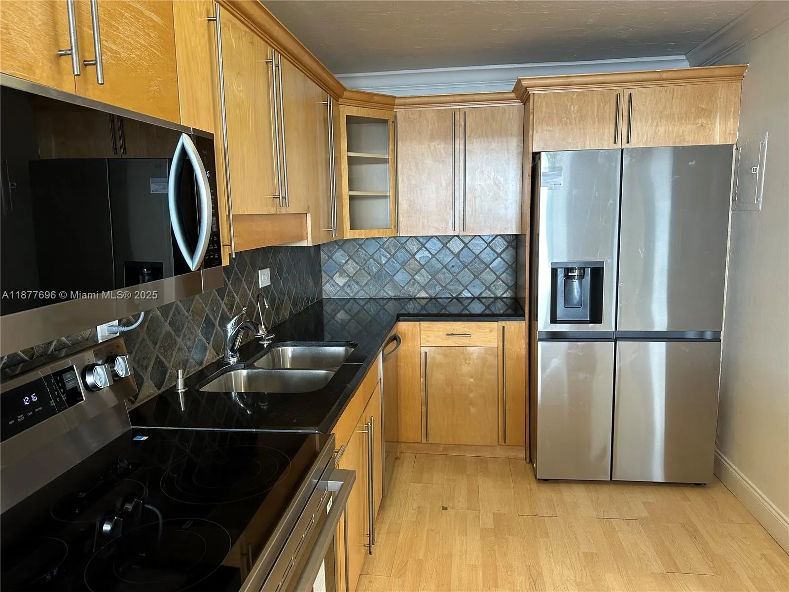 6039 Collins Ave, #PH21