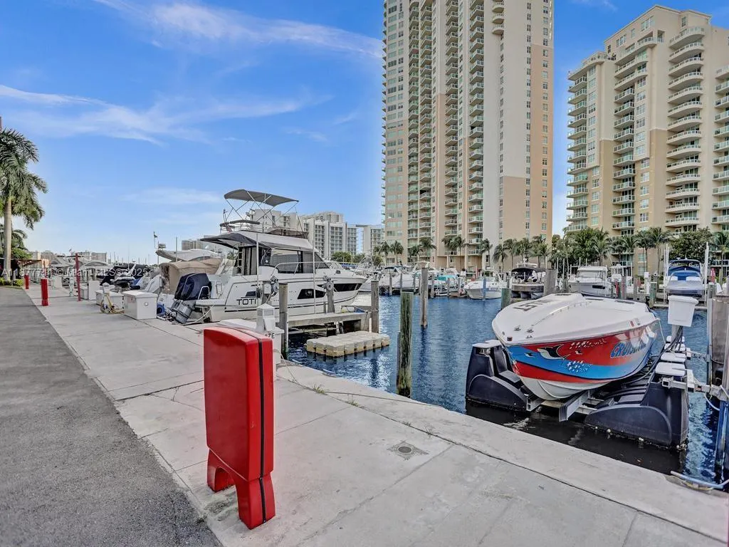 3370 Hidden Bay Dr, #2915