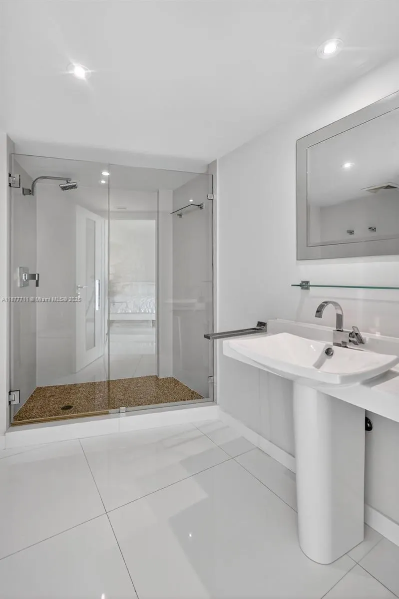 3370 Hidden Bay Dr, #2915