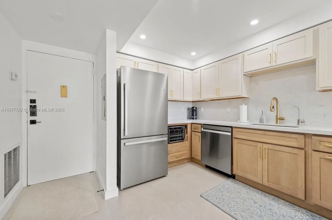17800 Atlantic Blvd, PH-3
