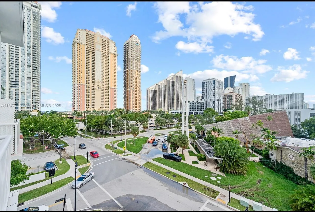 17800 Atlantic Blvd, PH-3
