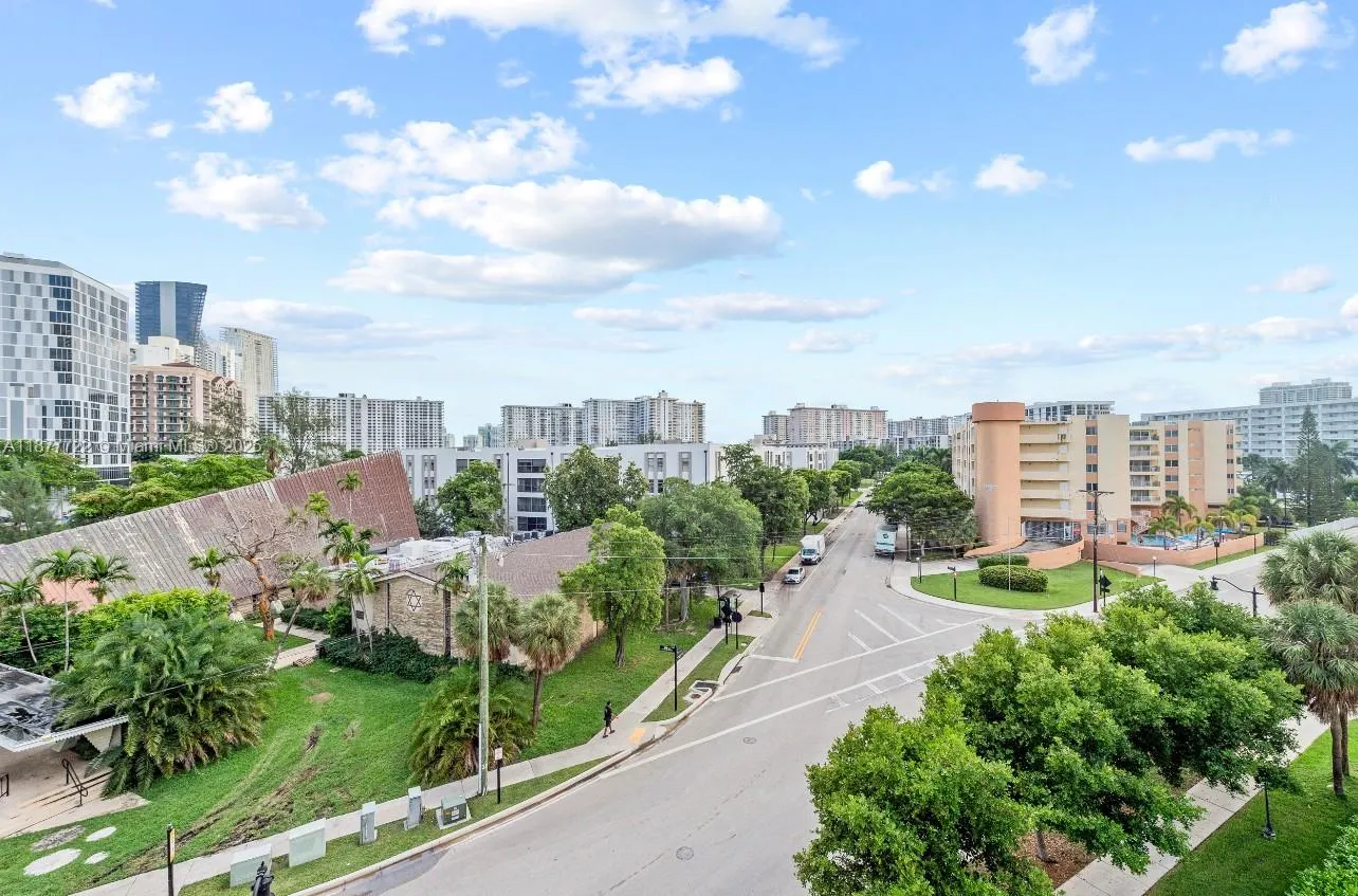 17800 Atlantic Blvd, PH-3