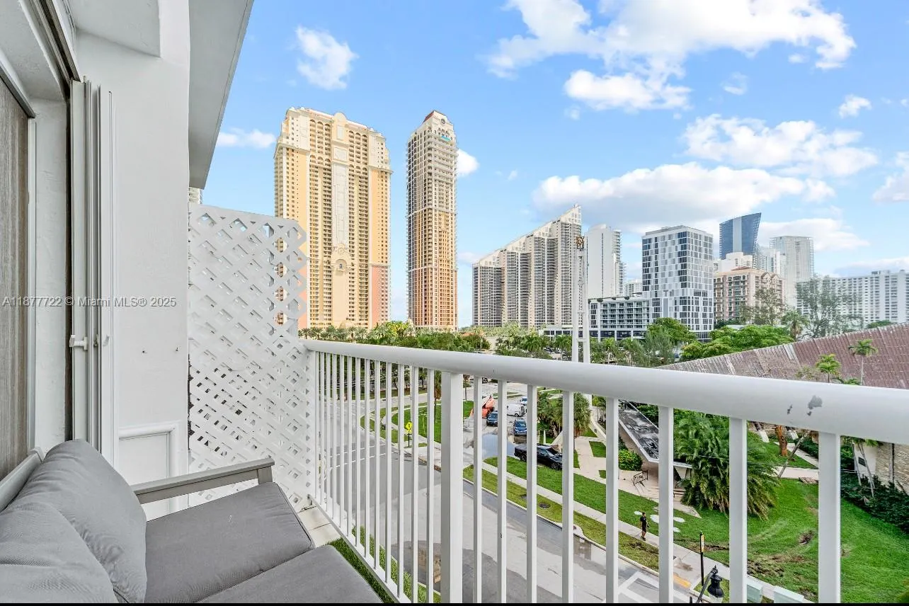 17800 Atlantic Blvd, PH-3