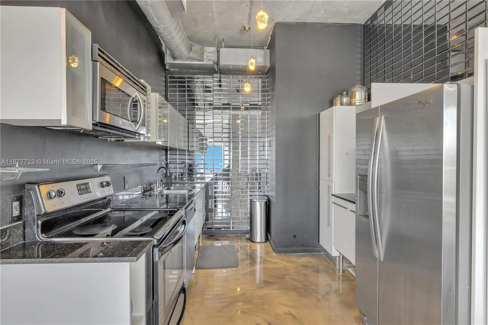 10 SW South River Dr, #1111