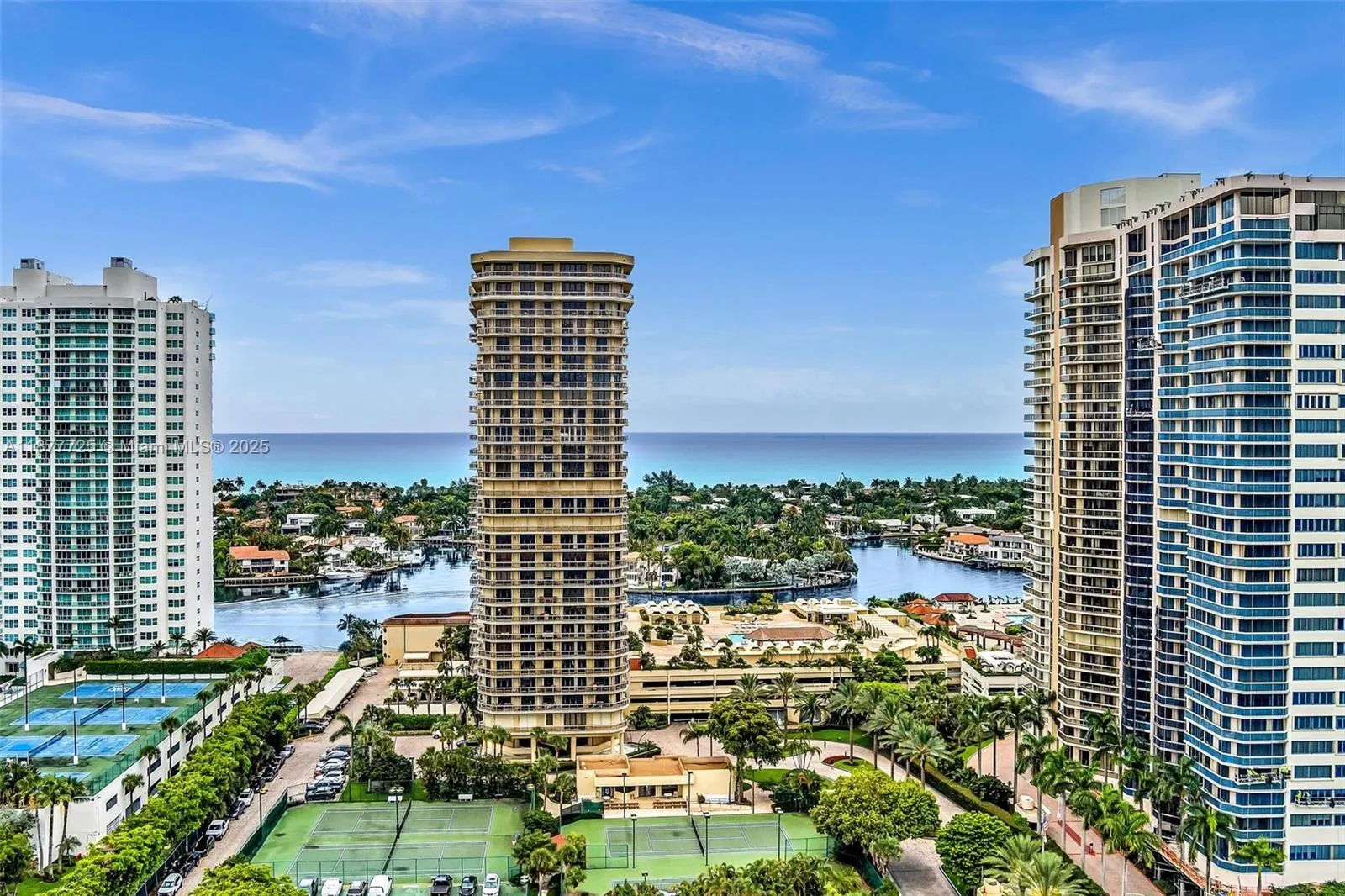 20191 E Country Club Dr, #2602