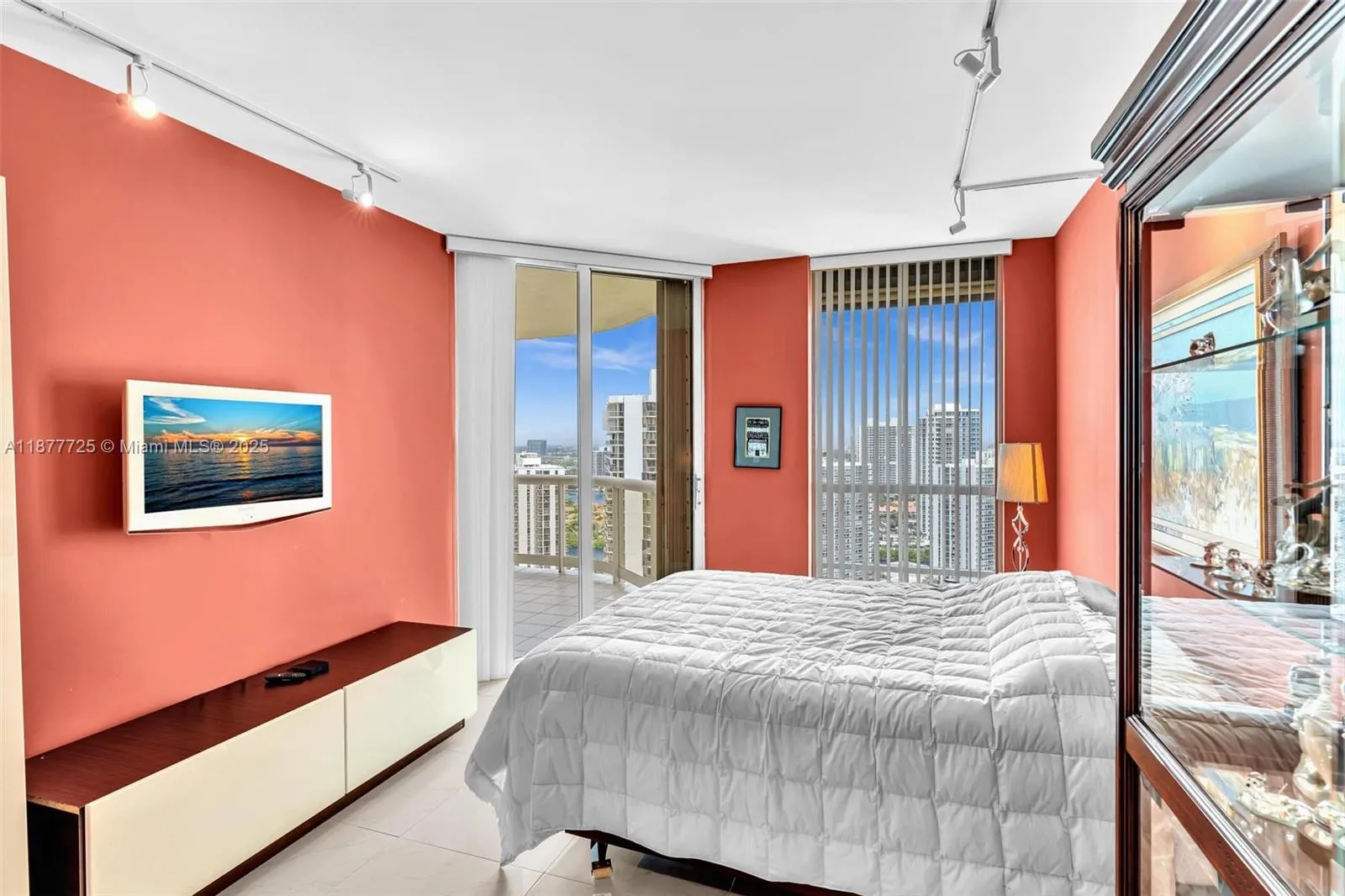 20191 E Country Club Dr, #2602