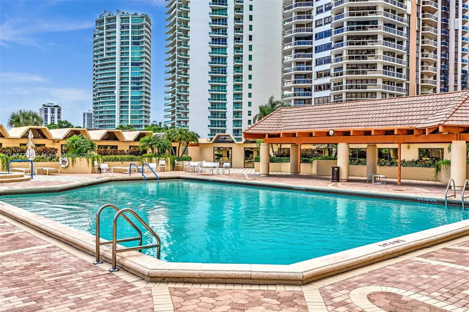 20191 E Country Club Dr, #2602