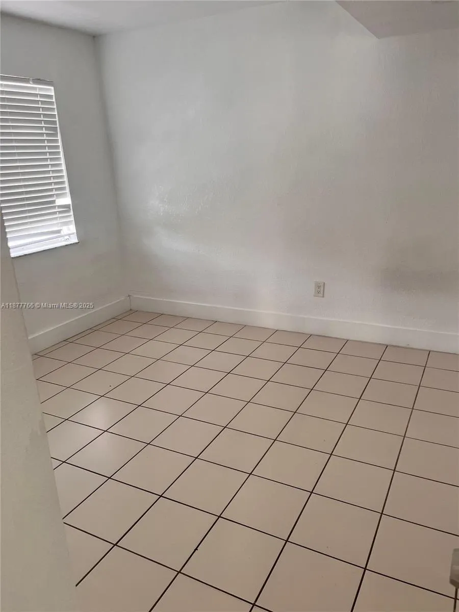 500 NE 26th St, #3C