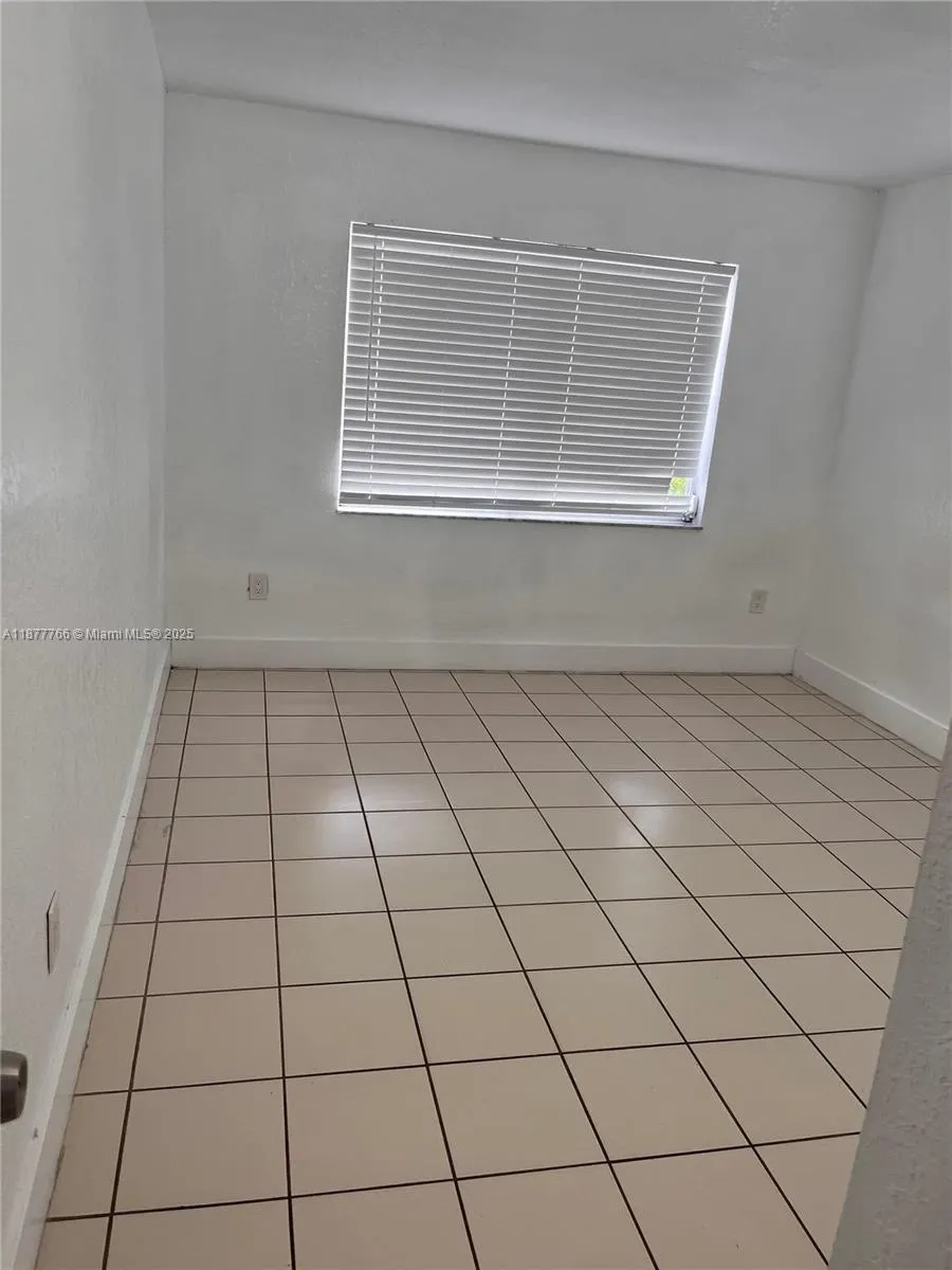 500 NE 26th St, #3C