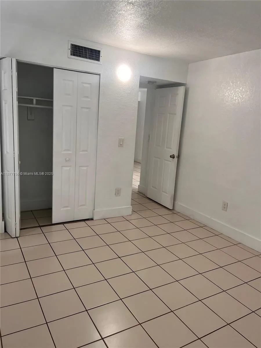 500 NE 26th St, #3C